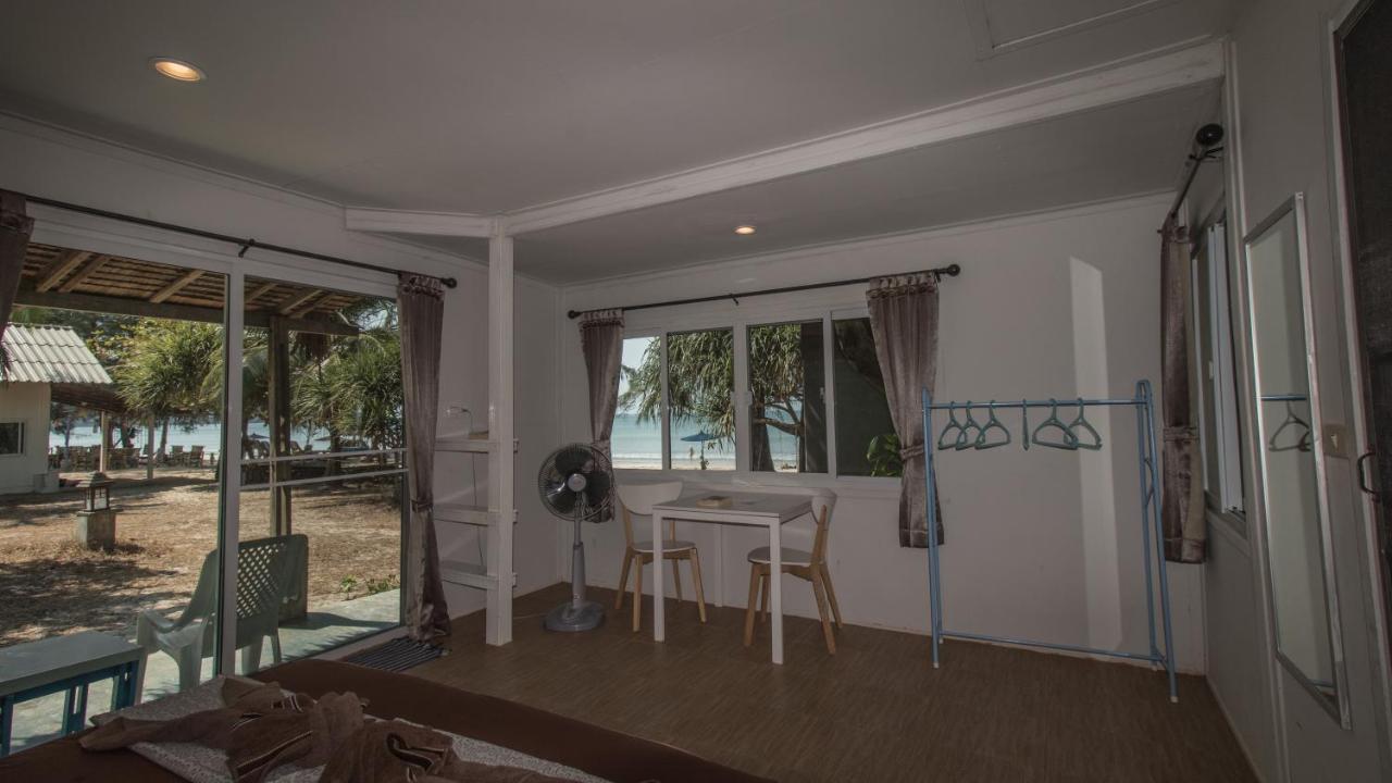 Phayam Friends Hotel Ко Паям Екстериор снимка