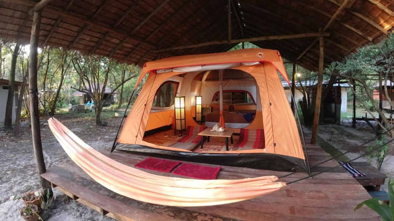 Phayam Friends Hotel Ко Паям Екстериор снимка