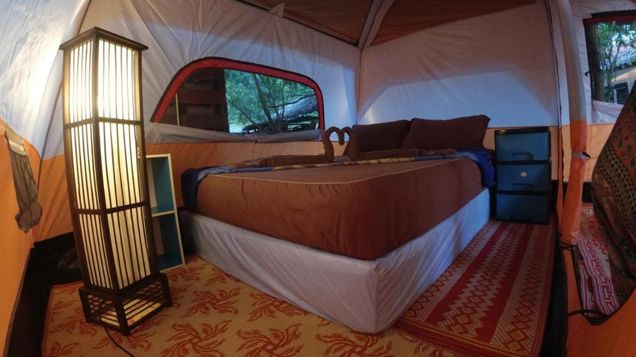 Phayam Friends Hotel Ко Паям Екстериор снимка