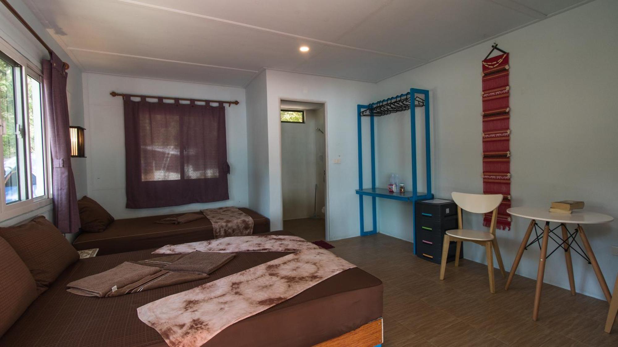 Phayam Friends Hotel Ко Паям Екстериор снимка