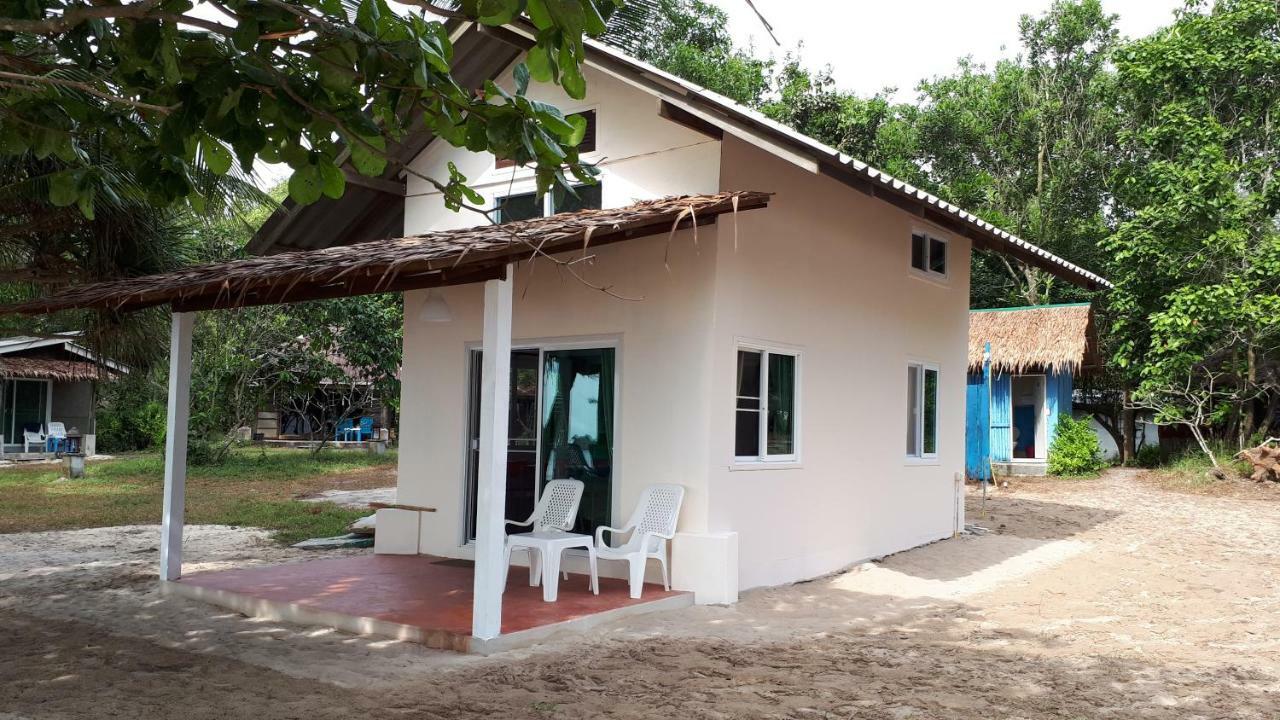 Phayam Friends Hotel Ко Паям Екстериор снимка