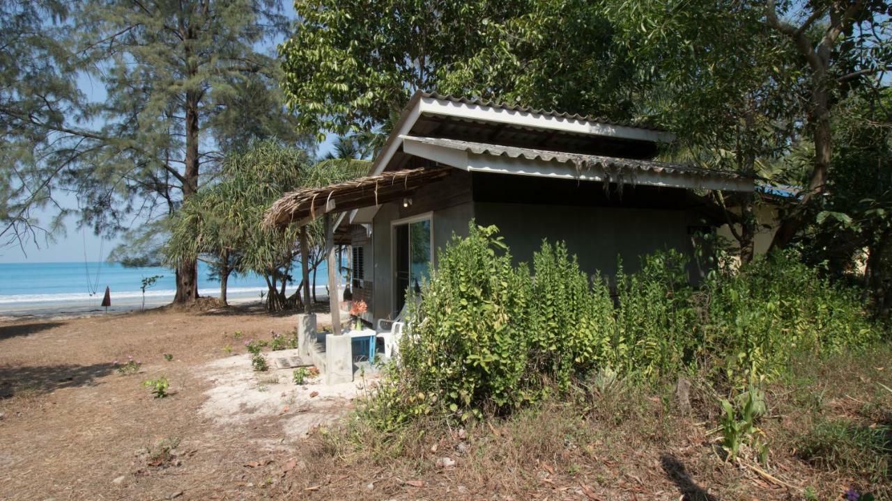 Phayam Friends Hotel Ко Паям Екстериор снимка