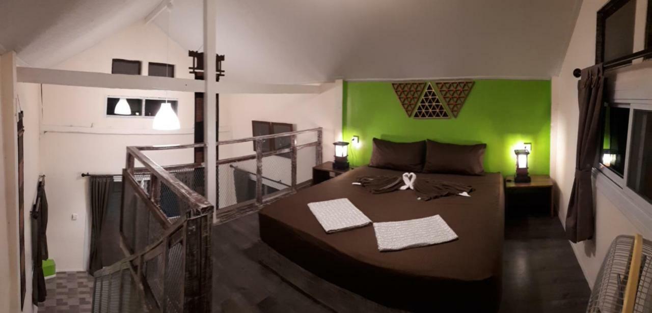 Phayam Friends Hotel Ко Паям Екстериор снимка