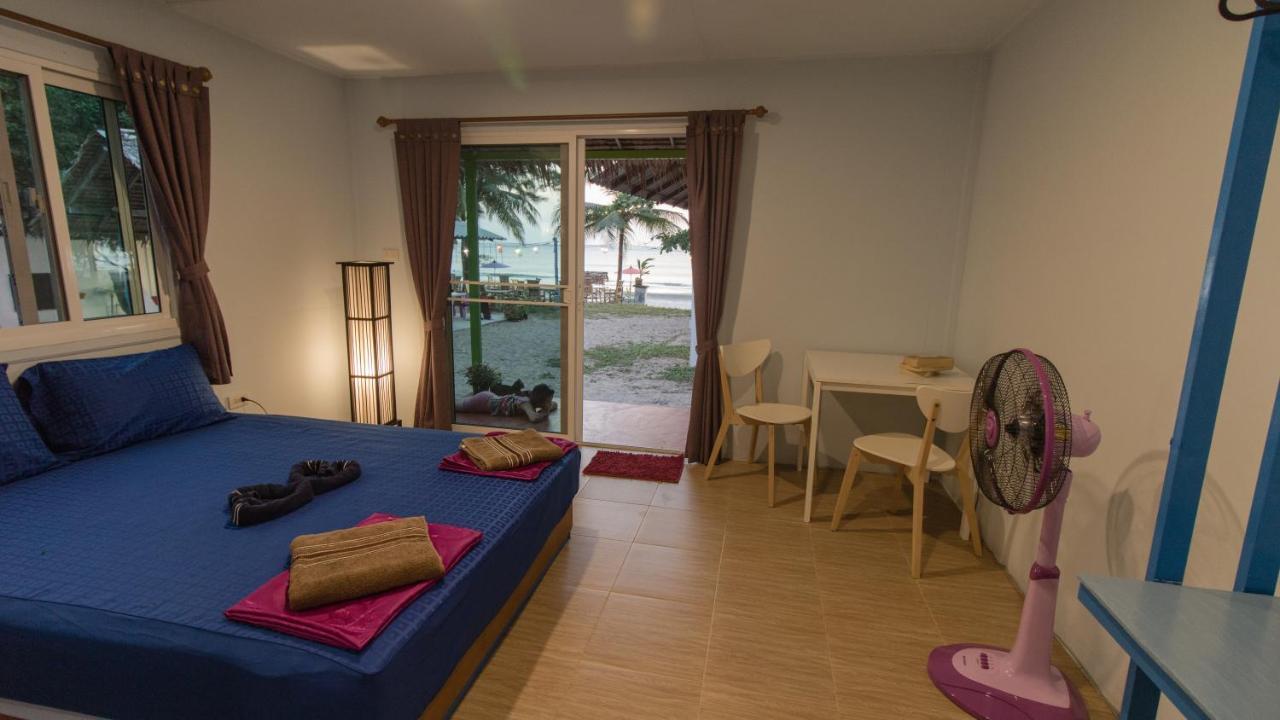 Phayam Friends Hotel Ко Паям Екстериор снимка